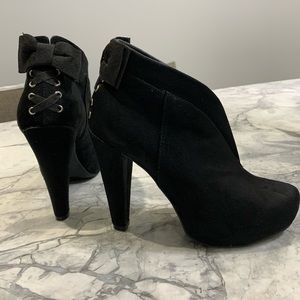G by Guess Booties with bow detail in the back